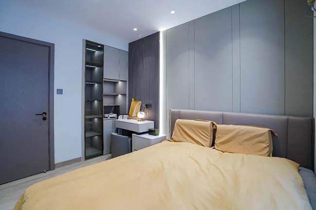 90㎡現(xiàn)代三居，舍主燈換燈帶，巧妙的色彩混搭，打造年輕有趣的生活